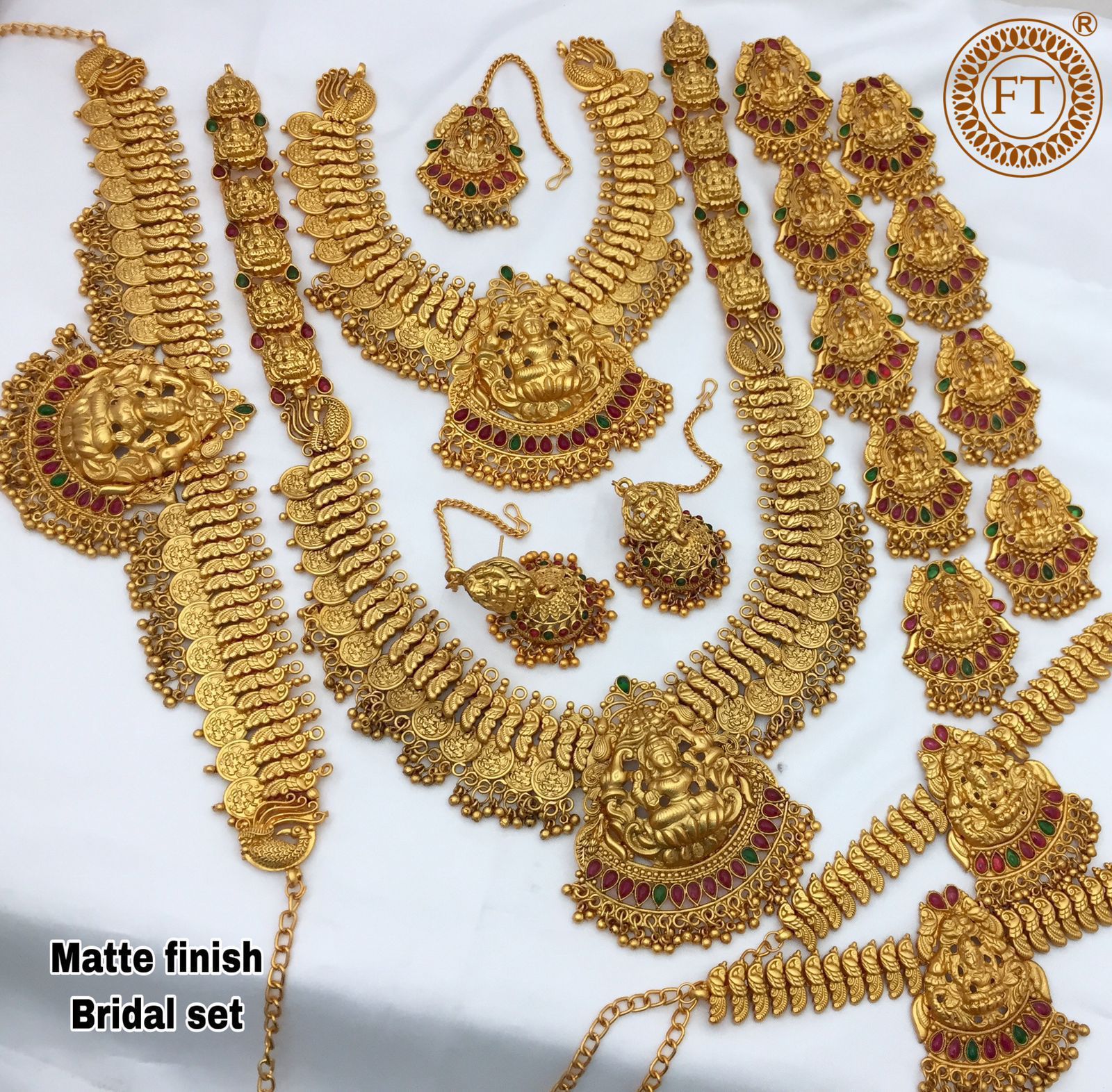 Traditional South Indian Bridal Set - SHJ1002