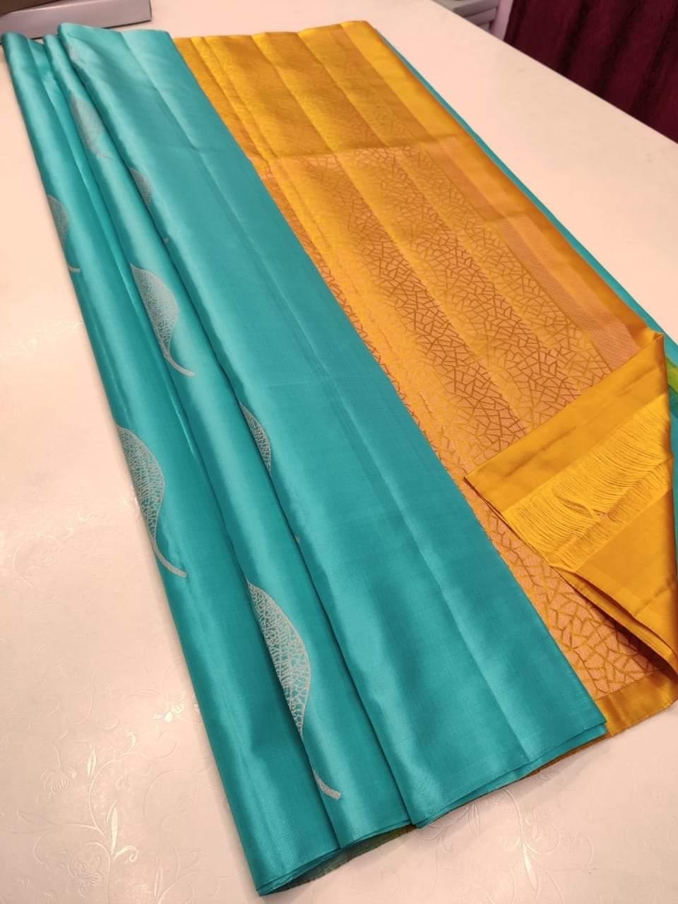 Women's Beautiful Soft Lichi Silk Saree Collections-SH0580