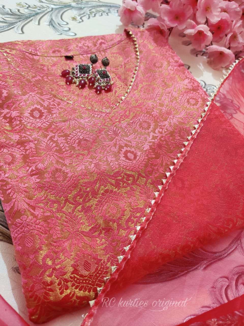 Banarasi Brocade Kurta Sets for Women-SHKS1091