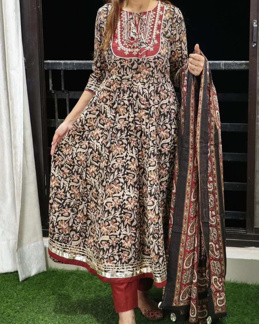 Ethnic Kurta Sets for Women-SHKS1026