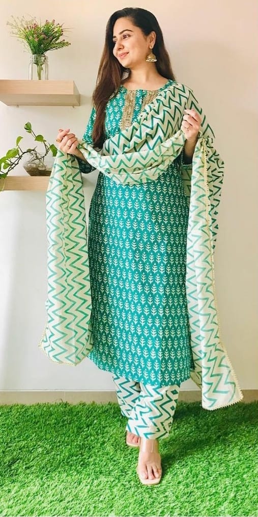 Ethnic Kurta Sets for Women-SHKS1081