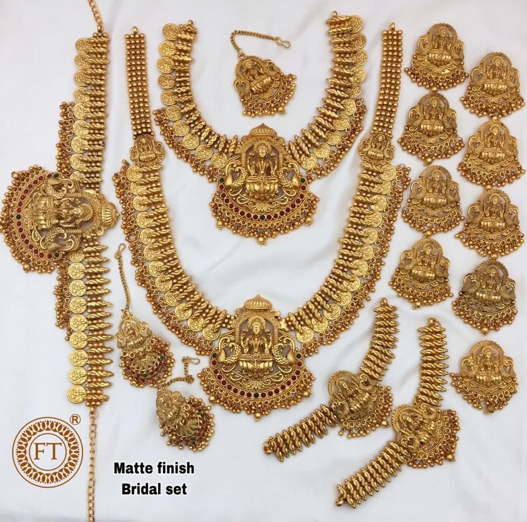 Traditional South Indian Bridal Set - SHJ1002