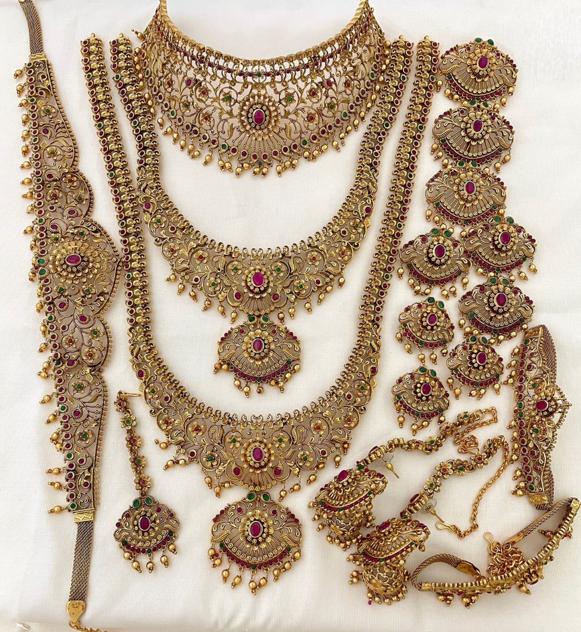 Classy South Indian Bridal Sets - SHJ1028