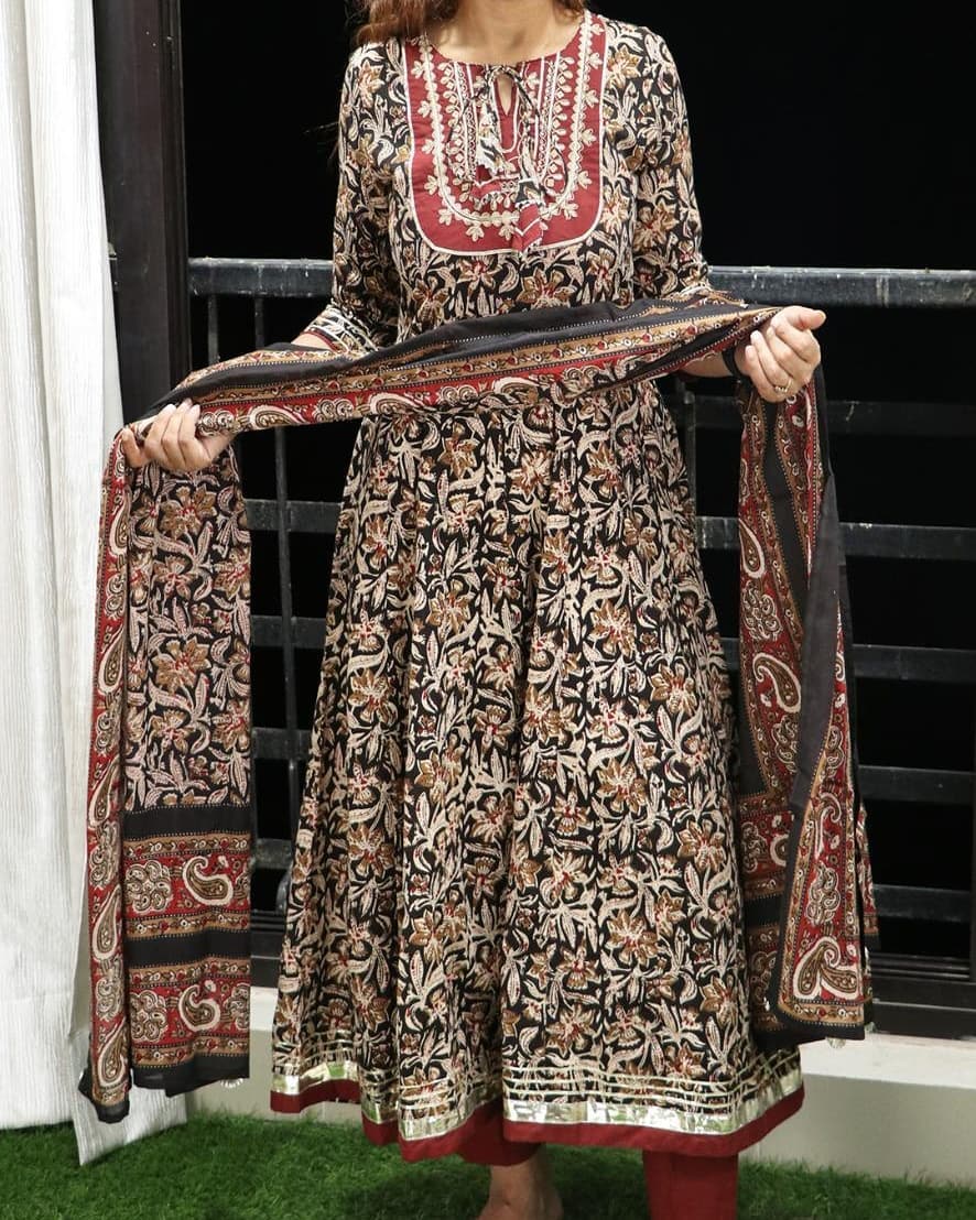Ethnic Kurta Sets for Women-SHKS1026