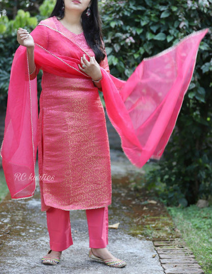 Banarasi Brocade Kurta Sets for Women-SHKS1091