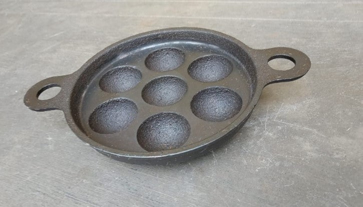 7 Pits Cast Iron Paniyaram Pan with Ring Handle-SHC1016